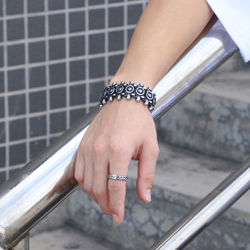 ​   Nieuwe aanwinst: Heren arm - Streetwear Brand Jewelry recensie en prijs